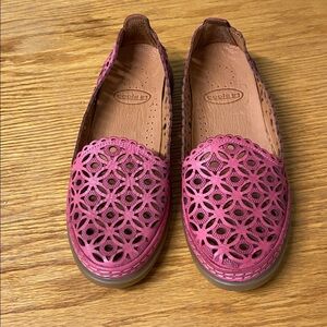 Cools 21 TUMI Pink Perforated Leather Flats Size 7.5